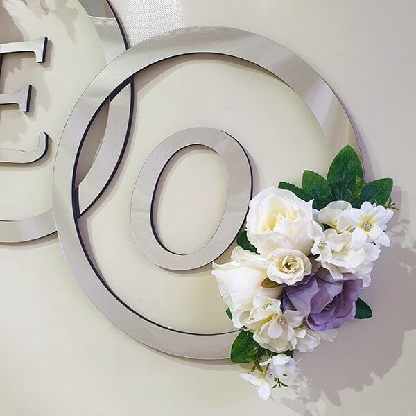Harf Panosu PN-01 | Pleksi 2 Harf ve Çiçekli 2 Halka Harf Panosu Gümüş