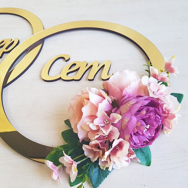 İsim Panosu PN-03 | Pleksi 2 İsim ve Çiçekli 2 Halka Duvar Panosu Gold