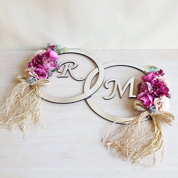 Harf Panosu PN-05 | Pleksi 2 Harf ve Çiçekli 2 Halka Saçaklı Duvar Panosu Gümüş