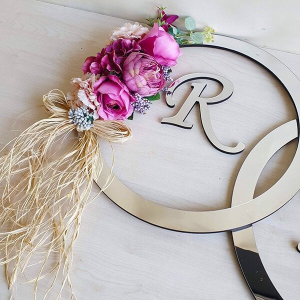 Harf Panosu PN-05 | Pleksi 2 Harf ve Çiçekli 2 Halka Saçaklı Duvar Panosu Gümüş