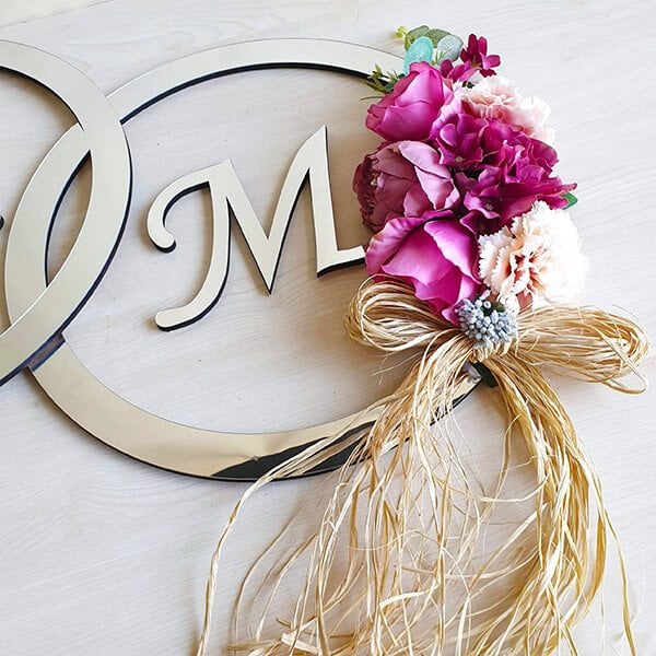 Harf Panosu PN-05 | Pleksi 2 Harf ve Çiçekli 2 Halka Saçaklı Duvar Panosu Gümüş