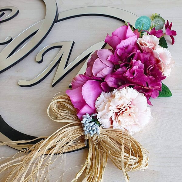 Harf Panosu PN-05 | Pleksi 2 Harf ve Çiçekli 2 Halka Saçaklı Duvar Panosu Gümüş