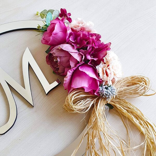 Harf Panosu PN-05 | Pleksi 2 Harf ve Çiçekli 2 Halka Saçaklı Duvar Panosu Gümüş