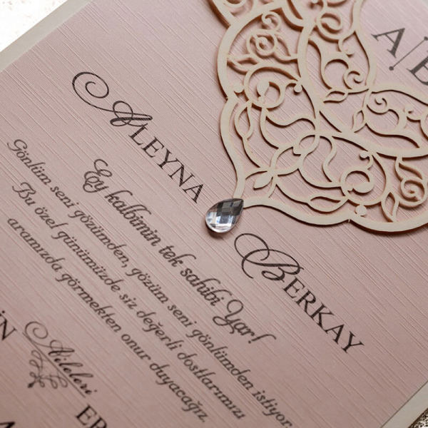 Düğün Davetiyesi İkw-40448 | Krem ve Pembe Renkli Taş Detaylı Modern Davetiye