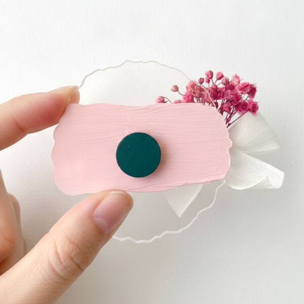 Bebek Şekeri Hediyeliği Bebe-329P Pembe Boyamalı Tırtıklı Yuvarlak Şeffaf Pleksi Magnet