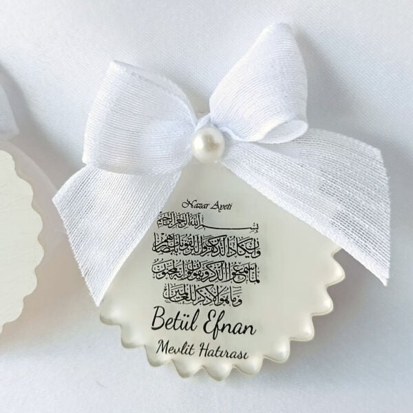 Bebek Şekeri Hediyeliği Bebe-332B Dalgalı Yuvarlak Arkası Beyaz Şeffaf Pleksi Magnet