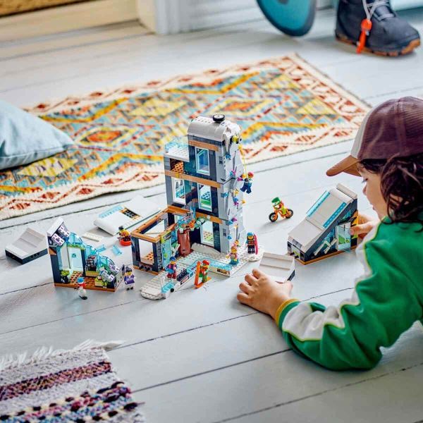 LEGO City Kayak ve Dağcılık Merkezi Yapım Oyuncak Seti LCT-60366