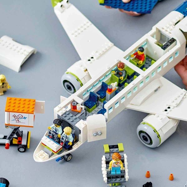 LEGO City Yolcu Uçağı Yapım Oyuncak Seti LCT-60367