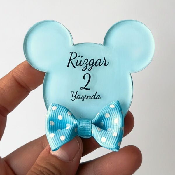 Bebek Şekeri Hediyeliği Bebe-344M Mickey Modeli Arkası Mavi Şeffaf Pleksi Magnet