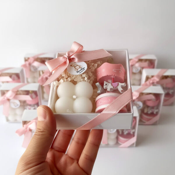 Bebek Şekeri Hediyeliği Bebe-350P Kutu İçinde Pembe Mum ve Pembe Atlı Karınca