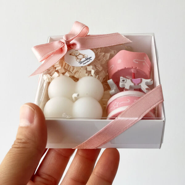 Bebek Şekeri Hediyeliği Bebe-350P Kutu İçinde Pembe Mum ve Pembe Atlı Karınca