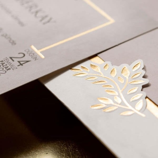 Düğün Davetiyesi İkw-40427 | Altın Varak Yaldız Desenli Pembe Renk Kare Modern Davetiye