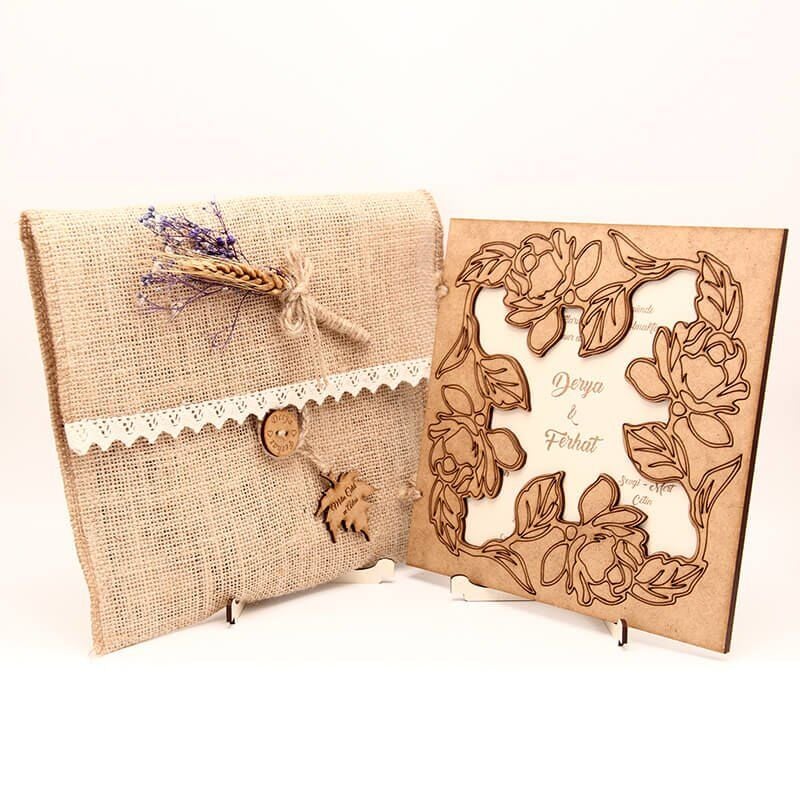 Ahşap Düğün Davetiyesi Modelleri 4 Gül Motifli Ahşap Davetiye AHD-3068a