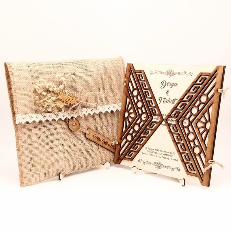 Ahşap Düğün Davetiyesi Modelleri Çift Üçgen Kenar Desenli Davetiye AHD-3075a